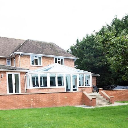 Luxury 6 Bedroom House With Parking - Northwood Northwood  Exteriör bild