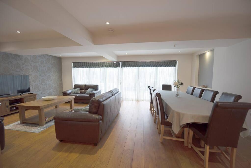 Luxury 6 Bedroom House With Parking - Northwood Northwood  Exteriör bild