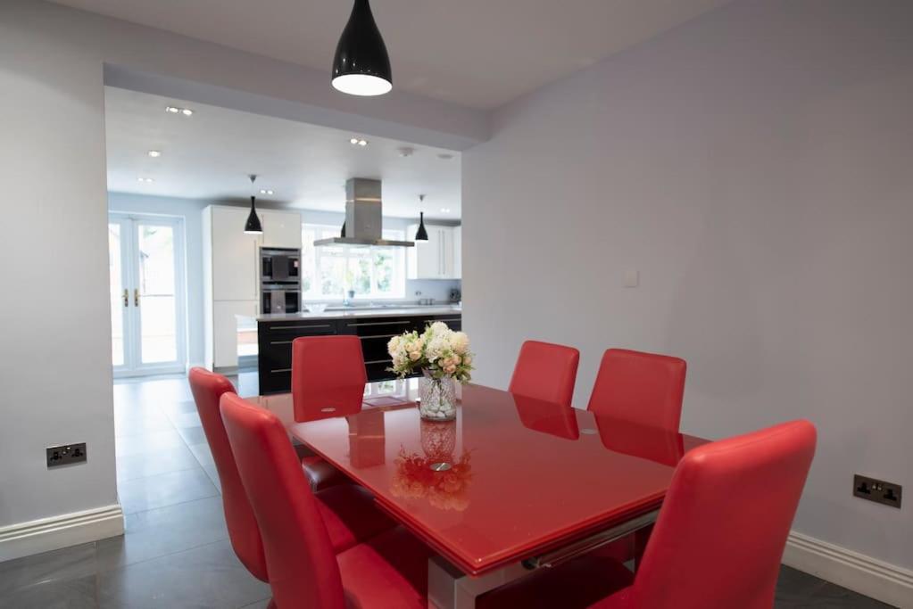 Luxury 6 Bedroom House With Parking - Northwood Northwood  Exteriör bild