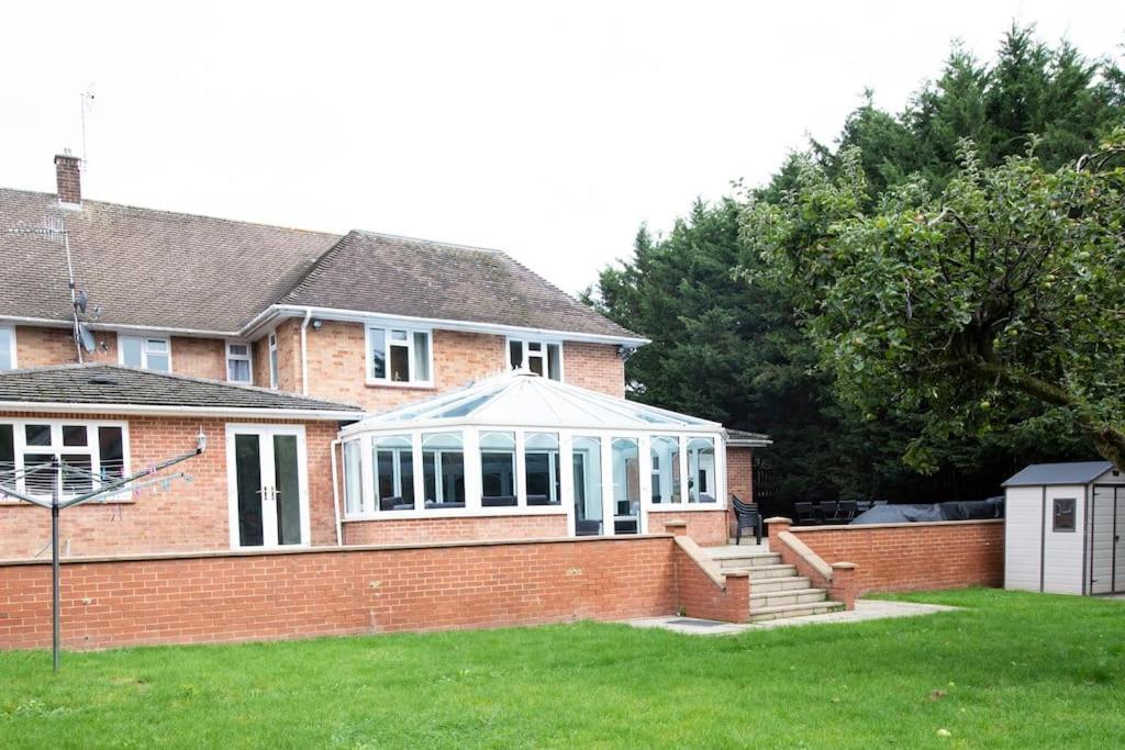 Luxury 6 Bedroom House With Parking - Northwood Northwood  Exteriör bild