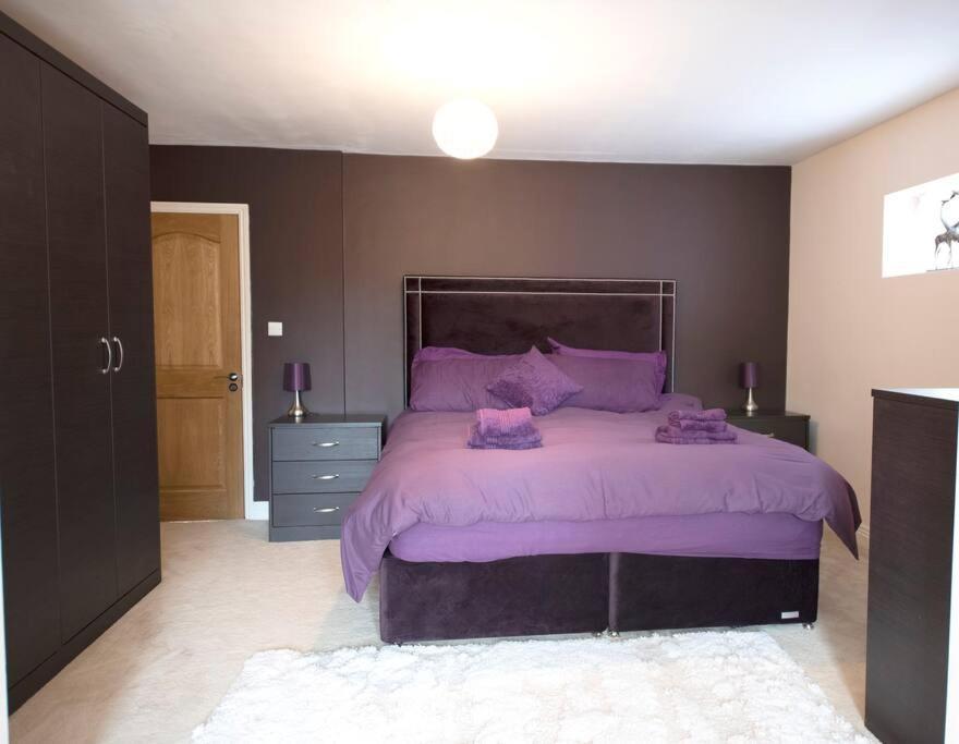Luxury 6 Bedroom House With Parking - Northwood Northwood  Exteriör bild
